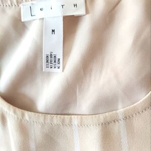 Loose casual sleeveless mini dress. Great for office, brunch, every day